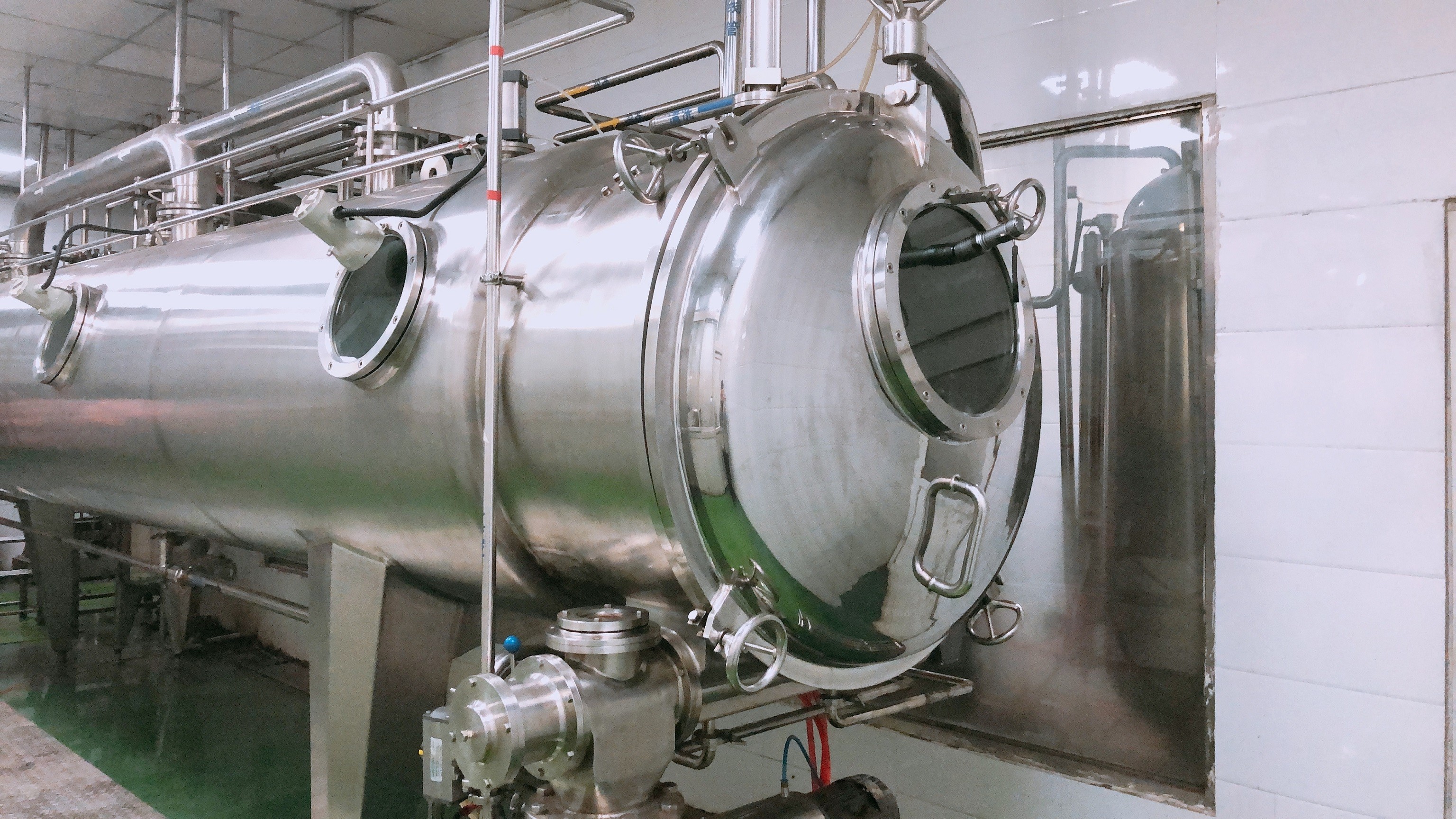 Metal Pharmaceutical Dryers , Vacuum Conveyor Belt Dryer Machine For Fruit